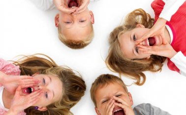 Las pataletas no son el único mecanismo de los niños para llamar la atención. En ocasiones dejan de comer, se muerden o vuelven a orinarse en la cama cuando ya habían superado esta situación. Tomada de Internet