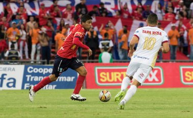 El onceno dirigido por Leonel Álvarez salvó un punto, al empatar en tiempo de reposición con gol del juvenil Mauricio Cortes 1-1 con el Deportes Tolima. Colprensa