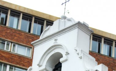 Si alguna iglesia cuenta con parqueadero, centro de convenciones u otros inmuebles que no son de uso religioso, podrían empezar a tributar en 2017. Colprensa