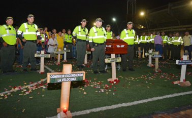 La Plaza de Banderas fue transformada en un cementerio para el acto e recordación de los 84 muertos en accidentes de tránsito en el área metropolitana. Edinsson Figueroa