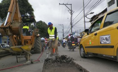 INVÍAS dio inicio a un plan tapa huecos en diferentes puntos de la Provincia de Ocaña. Así mismo, se inició el mejoramiento de la vía a Convención. Javier Sarabia