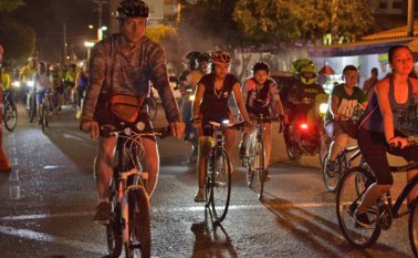 Cada viernes, la Alcaldía de Cúcuta organiza un ciclopaseo nocturno, que además de promover el deporte en la ciudadanía, lleva una jornada cultural a uno de los barrios de la ciudad. Cortesía