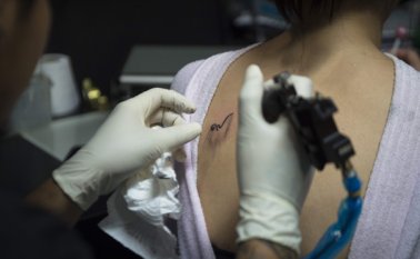 Los locales de tatuaje de Bangkok confirman este entusiasmo. AFP