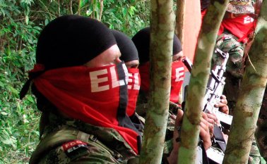 El atentado del Eln ocasionó la destrucción total del tramo vial, afectando la libre movilidad. Archivo