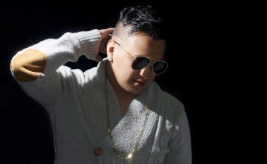 'El Dragón' se considera una persona romántica, por eso escribe canciones que la gente pueda dedicar. Cortesía