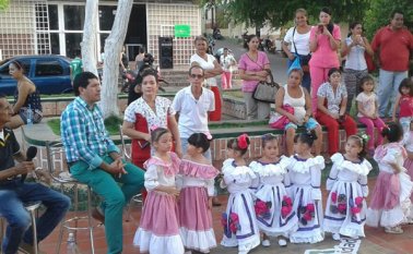 Se presentó el grupo de danzas del hogar infantil Blanca Nieves. Cortesía