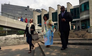 La exgobernadora de La Guajira acudió al búnker de la Fiscalía, en Bogotá, para ser interrogada por el proceso que se sigue en su contra. Colprensa