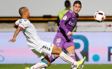 El volante cucuteño James Rodríguez fue protagonista ayer con el Real Madrid, al aportar el tercer gol en la goleda 7-1 a la Cultural Leonesa de la tercera división, en una jornada más por la Copa del Rey. Realmadrid.com