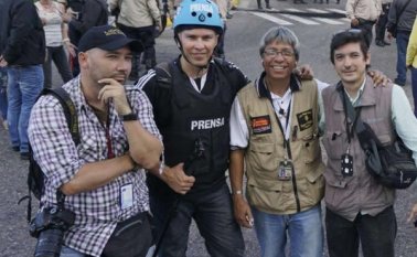 Recordaron que periodistas, camarógrafos y reporteros gráficos no cometen ningún delito por ejercer la profesión para la cual se prepararon en las diferentes universidades de Venezuela. Eilyn Cardozo