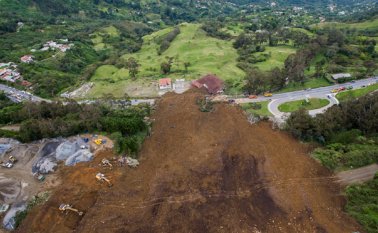 Se han removido 15.000 metros cúbicos de tierra de unos 50.000 que se calculan hay en el lugar. Colprensa
