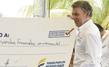 Juan Manuel Santos le salió al paso a las declaraciones que hizo su vicepresidente sobre la Reforma Tributaria. Archivo