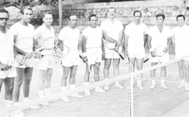 Recordamos en la gráfica a Miguel Hernández Eslava, Alvaro Silva Colmenares, NN, Eustorgio Colmenares Baptista, Joaquín Aguilar, Fernando Ramírez Jácome, Alberto Ronderos, Alfonso Salas y Carlos Gómez Vargas. Archivo