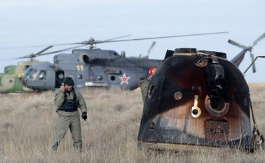 Así se veía la cápsula espacial al momento de tocar la tierra. AFP