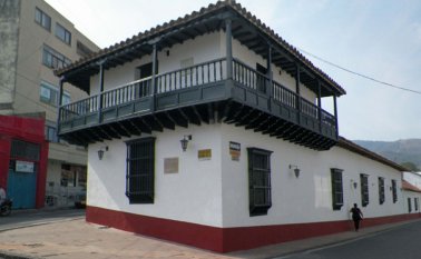 Las paredes y los balcones están afectados y se requiere intervención con urgencia para evitar el desplome. Javier Sarabia