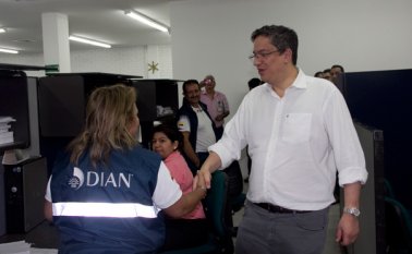 Santiago Rojas, director de la Dian, explicó que la factura electrónica debe ser obligatoria y aplicada a todos los sectores económicos. La Opinión