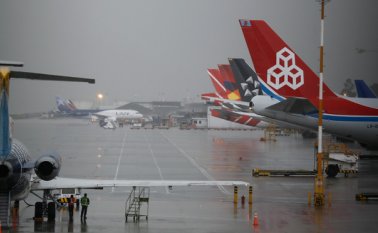 En horas de la mañana, la neblina obligó al cierre de operaciones del terminal aéreo. Colprensa