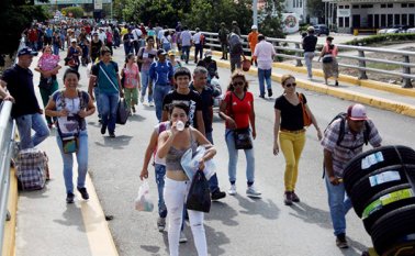 Tanto para los habitantes del Táchira como para los de otras regiones venezolanas, la reapertura peatonal de la frontera ha facilitado la búsqueda de alimentos. Eilyn Cardozo