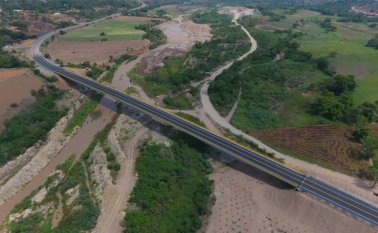Este es el nuevo puente que comunica el Anillo Vial Occidental sobre el río Pamplonita en los tramos del kilómetro 8 (en Los Patios) y la vereda El Pórtico (del lado de Cúcuta). Cortesía