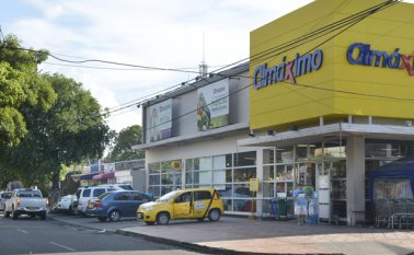 En la negociación se habrían incluido los cinco puntos de ventas que tiene Almáximo, pero los detalles del negocio se darán a conocer mañana en rueda de prensa. Edinsson Figueroa