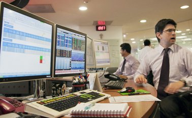 La meta de la Bolsa de Valores de Colombia era llegar en 2015 a 1,5 millones de personas naturales invirtiendo en el mercado accionario, pero la cifra apenas llega a $600.000. Colprensa