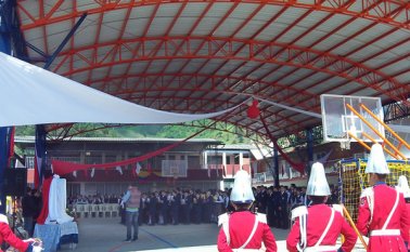 Con una inversión de $300 millones se construyó la cubierta de la sede Rafael Afanador y Cadena. La comunidad educativa participó en la inauguración de la cubierta de la cancha principal.     Roberto Ospino