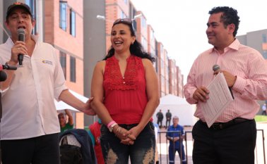 El vicepresidente Germán Vargas Lleras le pidió el lunes, en Cúcuta, al representante Alejandro Carlos Chacón, que no permitan la eliminación de los incentivos para los constructores de viviendas de interés social. Obando