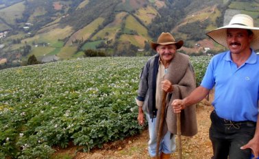 Funcionarios de Corponor están socializando la ordenación de las microcuentas del río Pamplonita. Cortesía