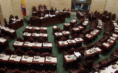 Algunos senadores indicaron que el ambiente no es el mejor para presentar la reforma triibutaria, rechazan el incremento del IVA, y los impustos a la clase media; sin embargo, aplauden la idea de un impuesto corporativo más simple. Archivo