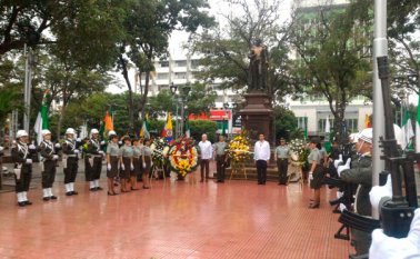 Algunas autoridades locales y regionales asistieron al acto de celebración. Policía Nacional