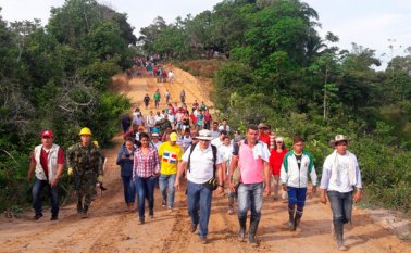 El programa ‘Fe en Colombia’, la Alcaldía de Tibú, la Gobernación y el Ejército Nacional unieron esfuerzos junto a la comunidad, con el fin de mejorar la carretera. Ejército Nacional