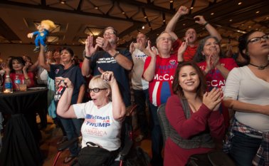 La "fiesta de la victoria" que la campaña de Trump organizó en un hotel de Manhattan arrancó a medio gas, expectante pero optimista ante lo depararía la noche. AFP