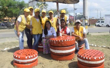 Reconstruido y adornado con figuras que simulan animales de un zoológico. Especial para La Opinión