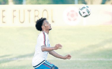 Juan Guillermo Cuadrado no jugó ante Chile, suspendido por acumulación de tarjetas amarillas, pero mañana frente al seleccionado argentino muy probablemente estará entre los inicialistas. Cortesía