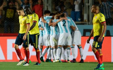 Colombia termina el año igual que en 2015: perdiendo ante Argentina y fuera de la clasificación. AFP