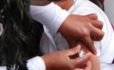 La vacunación previene diversas enfermedades pero, pese a su importancia, 38 municipios no cumplieron con el esquema completo. Archivo