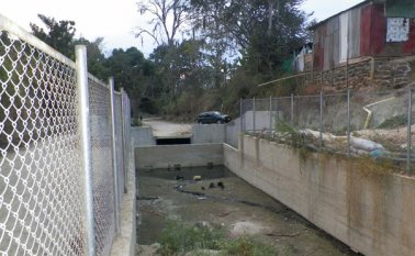 La Alcaldía de Ocaña adelanta la limpieza de la estructura de alcantarillado construida sobre la quebrada El Tejar. Javier Sarabia