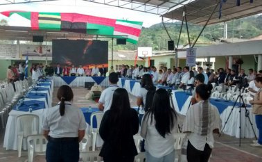 La reunión convocó más de un centenar de afectados por la carretera. Cortesía