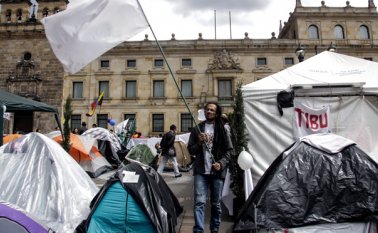 Según varios de los jóvenes, pasadas las dos de ésta madrugada llegaron 30 uniformados del Esmad con dos buses y varios camiones. Colprensa