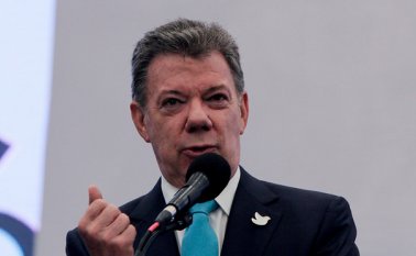 Santos está acompañado de la ministra de Industria, Comercio y Turismo, María Claudia Lacouture, y varios empresarios Archivo