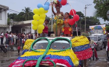 El sábado, la fiesta se retomará con un desfile de carrozas y comparsas que arrancará a las 3 pm en el centro cultural del municipio. Archivo