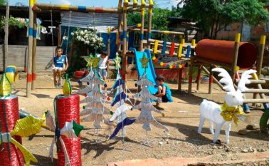 Las piezas navideñas fueron hechas por 300 mujeres que se capacitaron en los CIAF. Cortesía