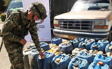 El Ejército informó que tanto los conductores como los carros y la gasolina quedaron a disposición de la Fiscalía. Ejército Nacional