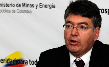 El ministro de Hacienda, Mauricio Cárdenas, indicó que el Gobierno Nacional mantiene su propuesta de subir el IVA de 16% a 19% para mantener los programas sociales. Archivo