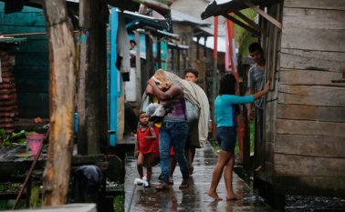 Las intensas lluvias y los fuertes vientos de ‘Otto’ produjeron severos daños en varias localidades. AFP
