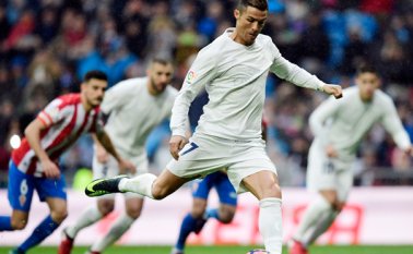 El portugués marcó sus goles antes de los 20 minutos: 5' (de penal) y 18'. AFP