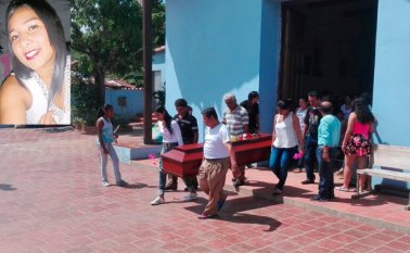 En la mañana de ayer amigos y familiares de Belkys Tatiana Soto, se dieron cita en la parroquia La Presentación, para dar el último adiós a la joven. La Opinión