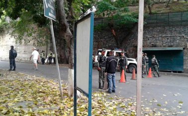 Aer, el acceso a la medicatura forense de Bello Monte amaneció cerrado y custodiado por efectivos de seguridad. Tomada de La Nación