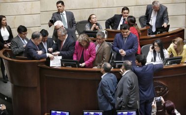El Congreso de la República comenzará la próxima semana a tramitar las leyes que desarrollarán el acuerdo de paz firmado por el Gobierno y las Farc. Archivo