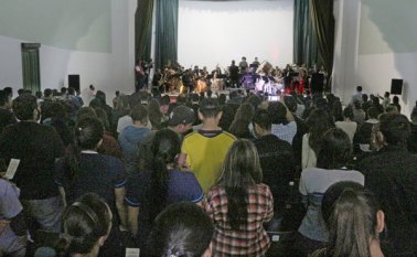 Los gestores del himno, Luis Saúl Vargas y Harold Villamizar, fueron exaltados por el rector, Elio Serrano. Cortesía