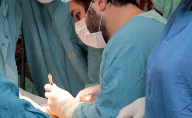 Un total de 25 mujeres son operadas por especialistas de varios países. Cortesía